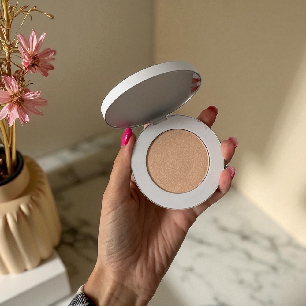 Makeup by Mario Soft Glow Highlighter in shade Pearl, 4.53g